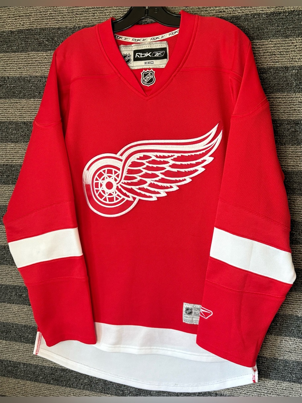 Reebok Detroit Red Wings NHL Hockey Jersey Men’s Medium EUC